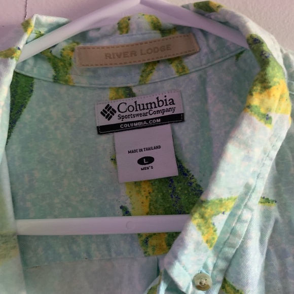 Mens Columbia Size Large Green and Yellow Fish Print button down - Picture 4 of 5